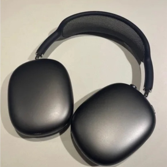 Apple headphones - Picture 1 of 2